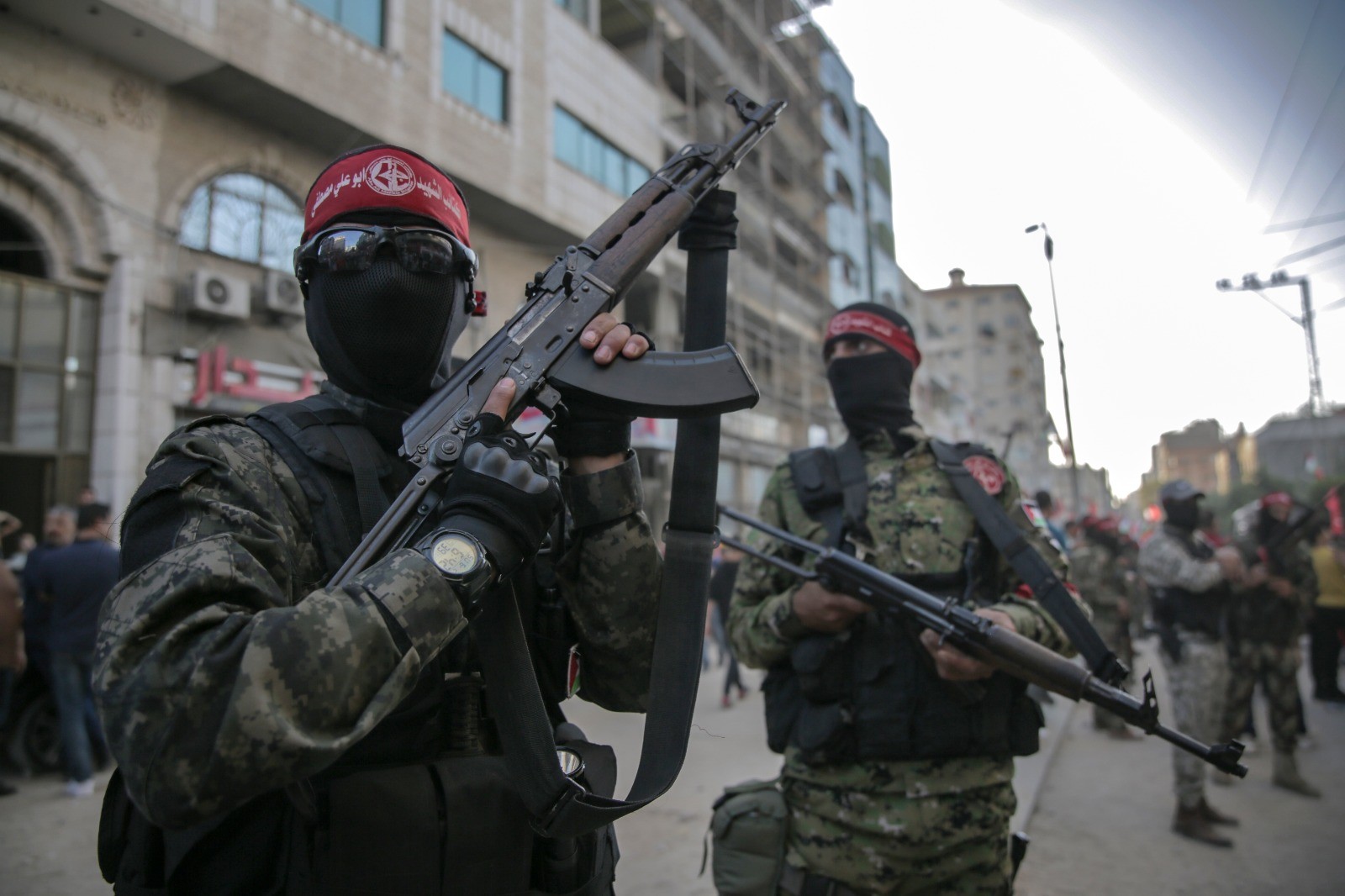 كتائب الشهيد أبو علي مصطفى خلال العرض العسكري بمسيرة الجبهة الشعبية التي شارك فيها الآلاف احتفالاً بانتصار المقاومة (6).jpg