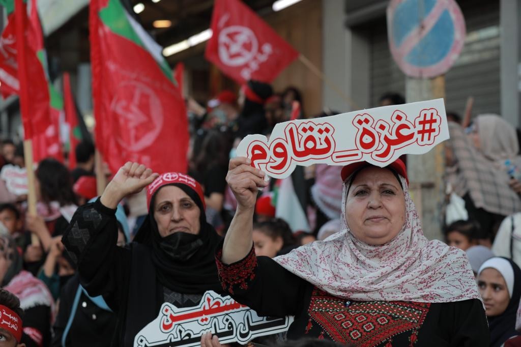 الآلاف من أنصار الجبهة الشعبيةيشاركون في المسيرة الضخمة احتفالاً بانتصار المقاومة (14).jpg