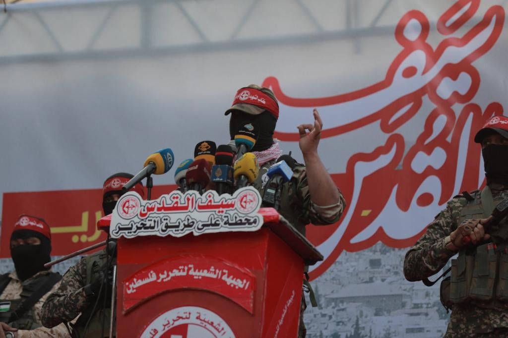 الآلاف من أنصار الجبهة الشعبيةيشاركون في المسيرة الضخمة احتفالاً بانتصار المقاومة (9).jpg