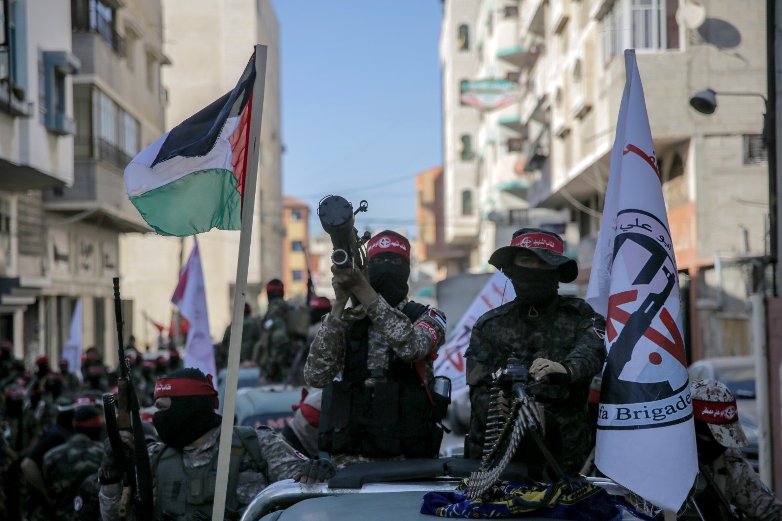 كتائب الشهيد أبو علي مصطفى خلال العرض العسكري بمسيرة الجبهة الشعبية التي شارك فيها الآلاف احتفالاً بانتصار المقاومة (10).jpg